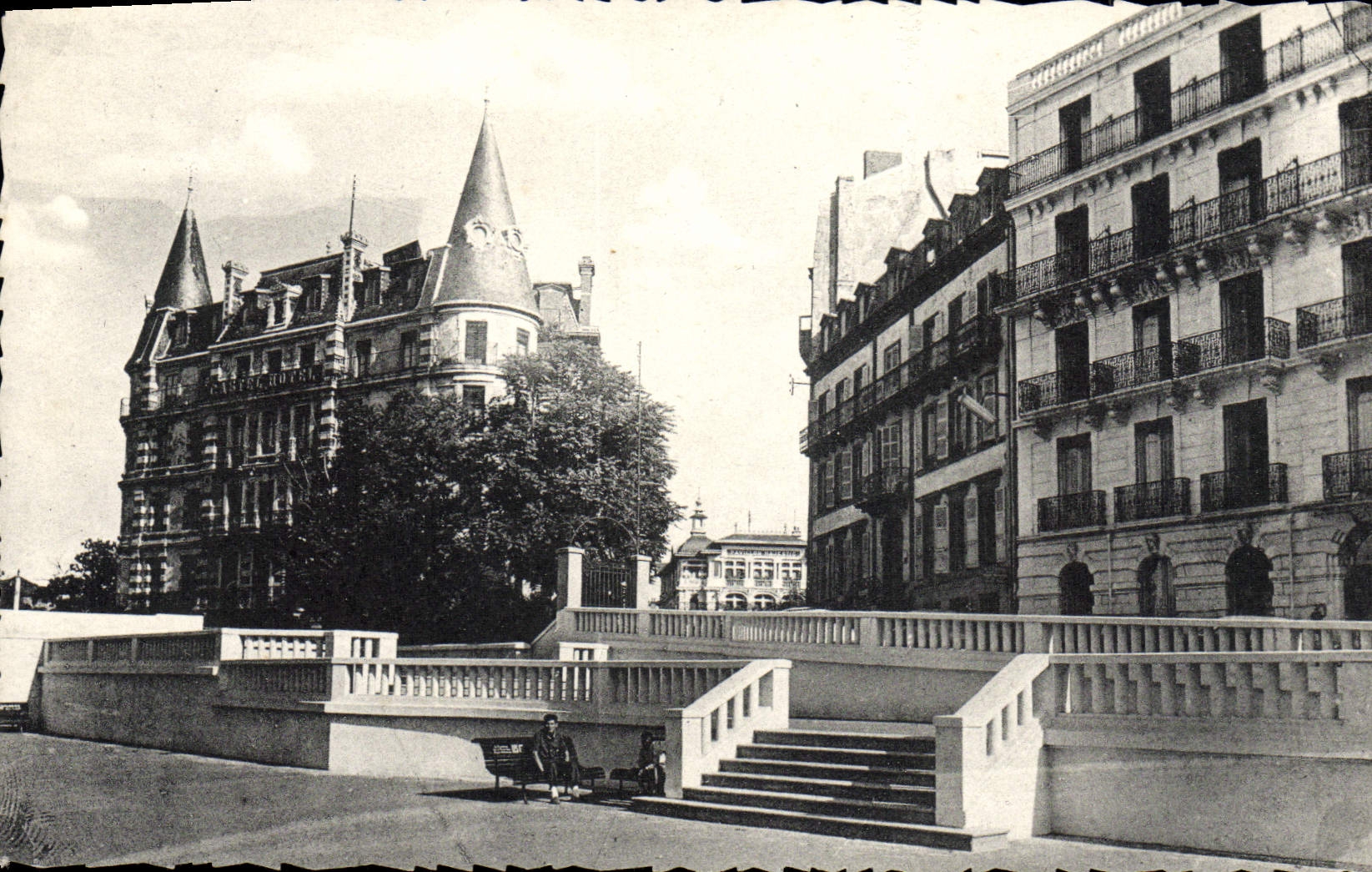 VINTAGE POSTCARD Royat the Manor house Hotel the Thermal Hotel and the terrace of Pariou