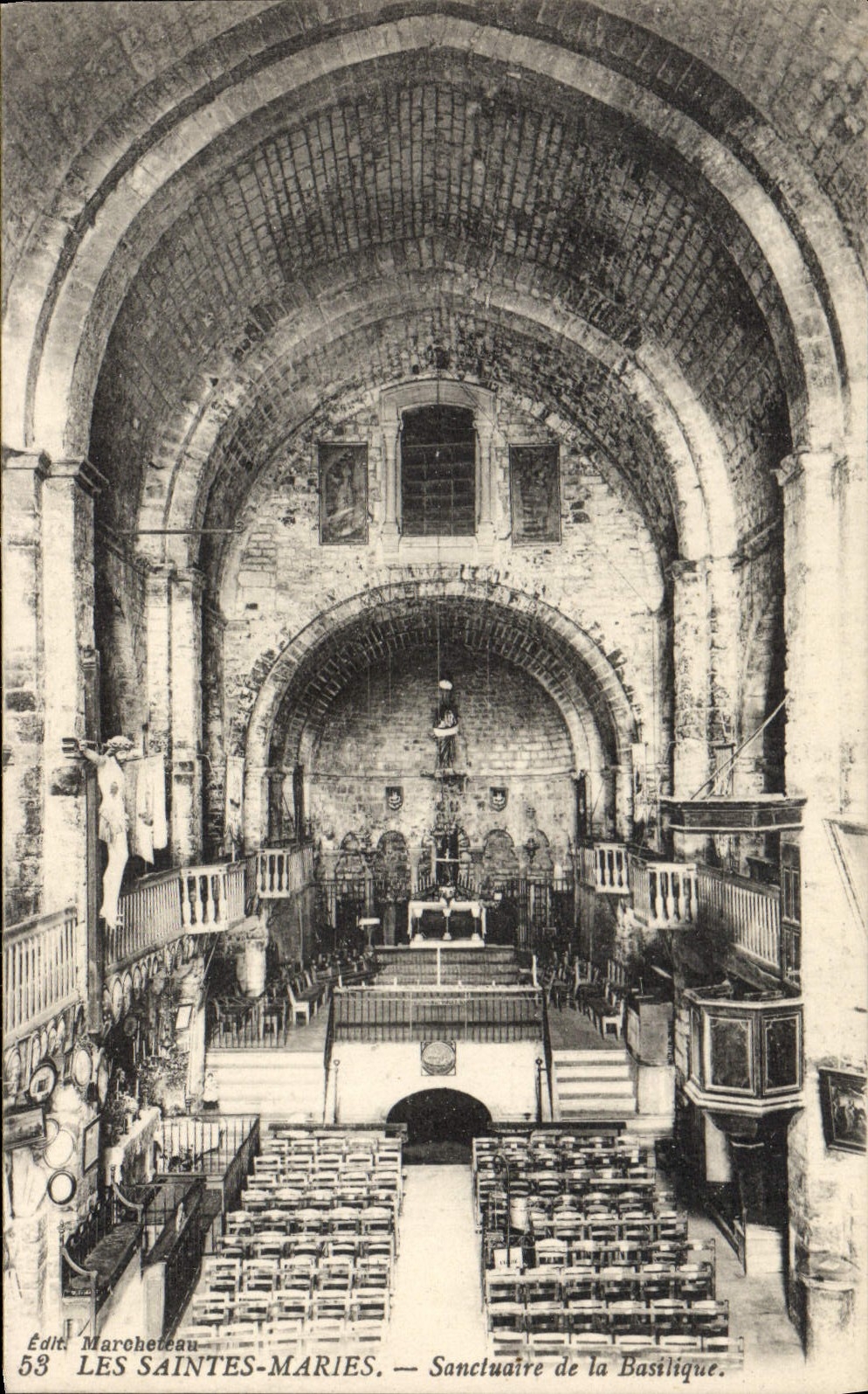 CPA Les Saintes Maries Sanctuaire De La Basilique