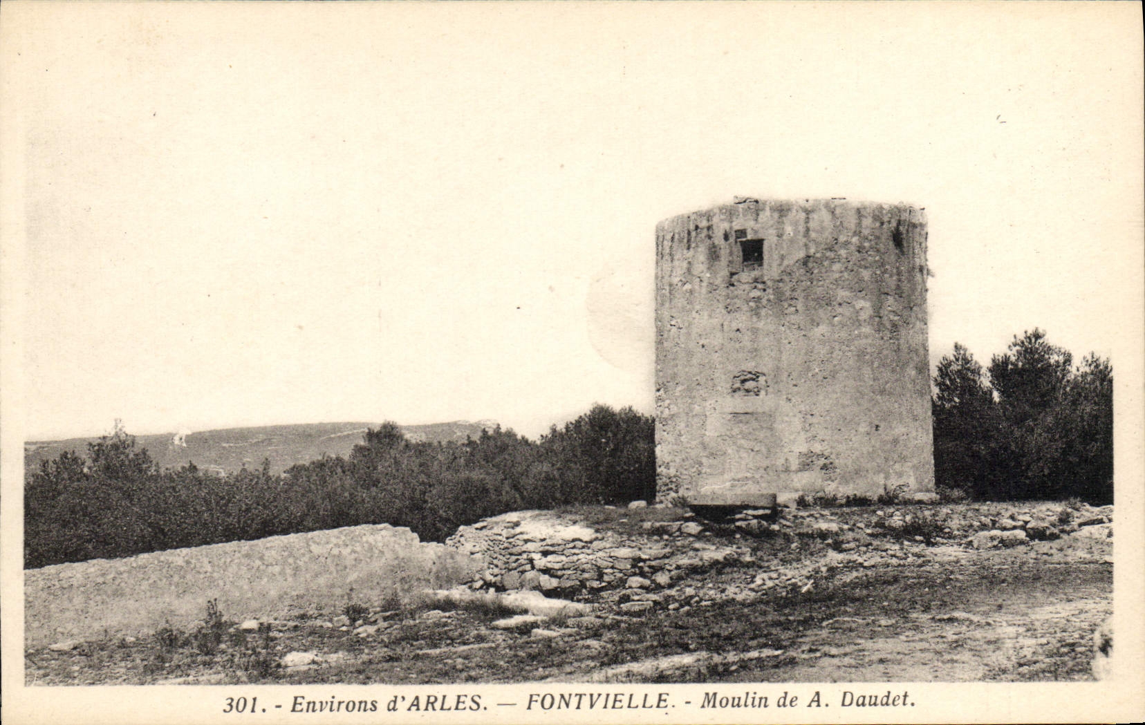 CPA Environs d'Arles Fontvielle Moulin de A Daudet