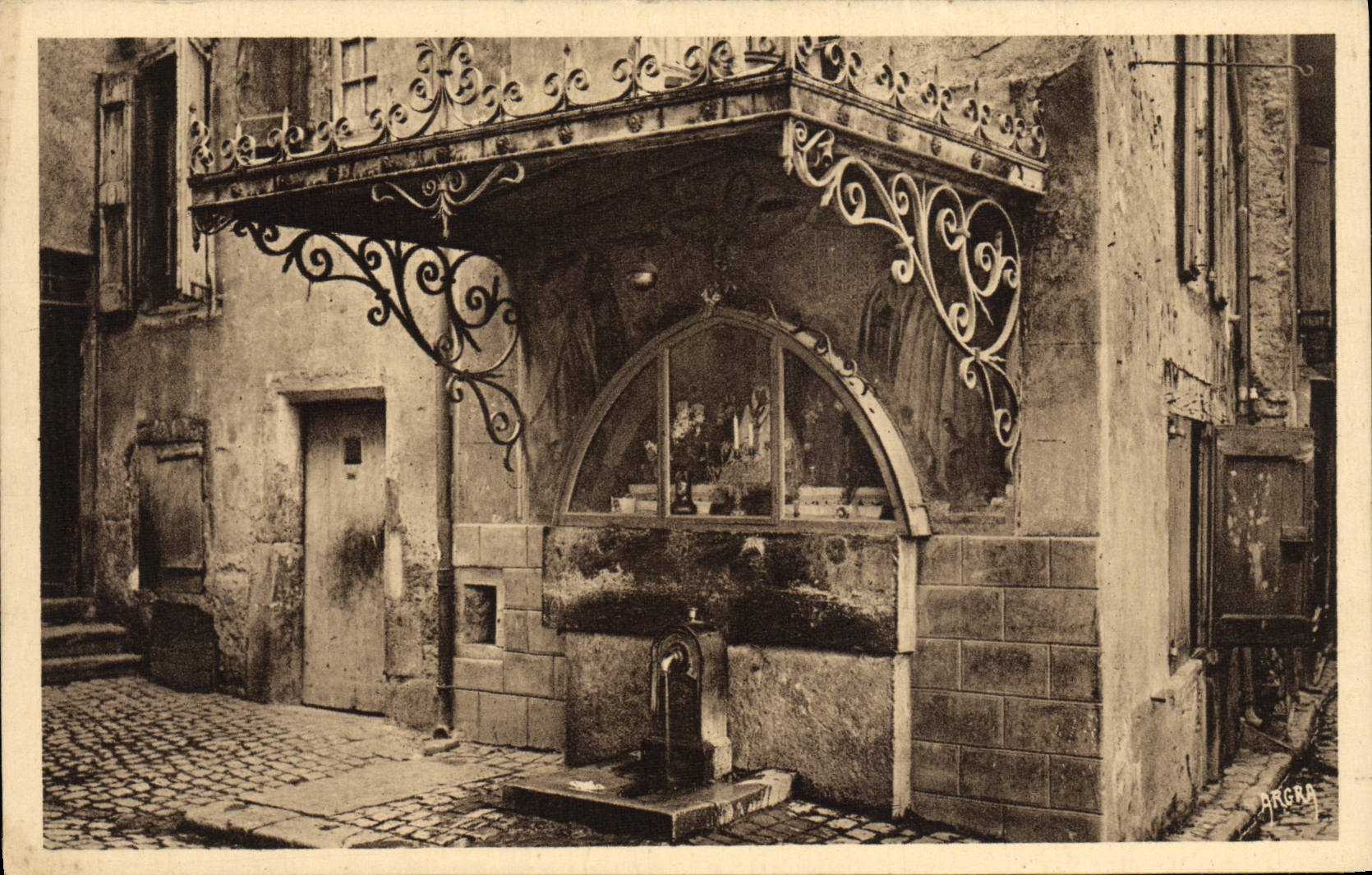 VINTAGE POSTCARD Mende Fountain of the Black Virgin