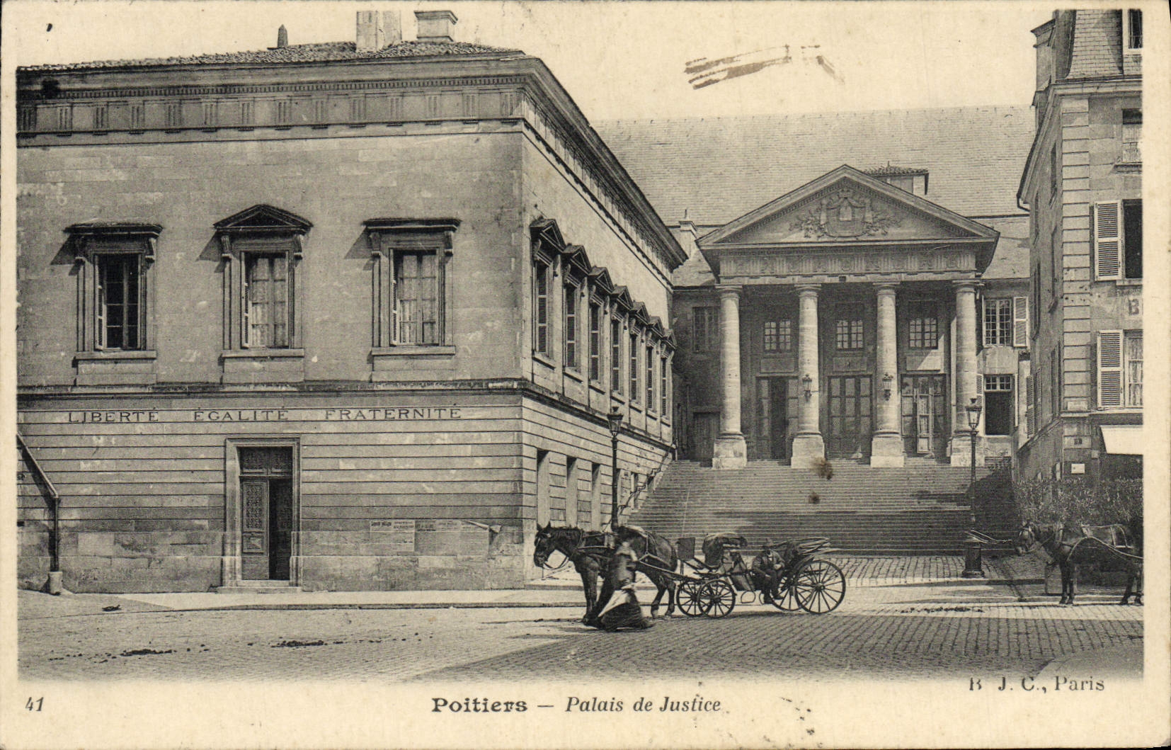 CPA Poitiers Palais de Justice Attelage Cheval