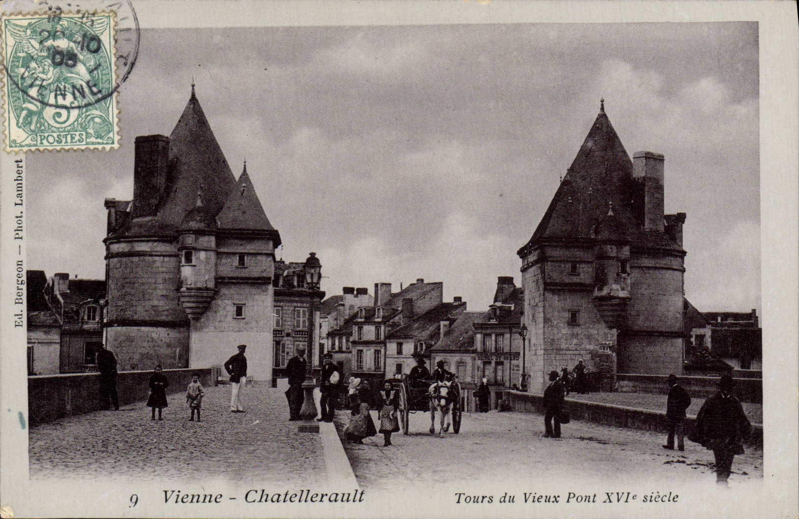 CPA Vienne Chatellerault Tours du Vieux Pont XVl e siecle Attelage