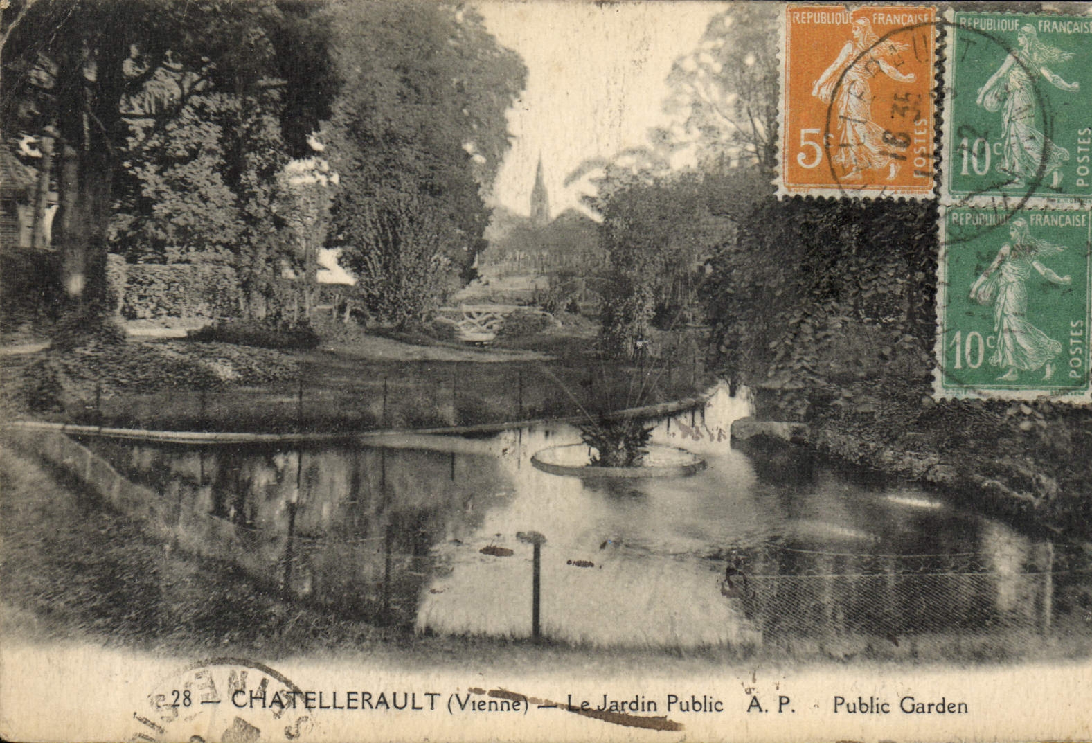 CPA Chatellerault Le Jardin Public
