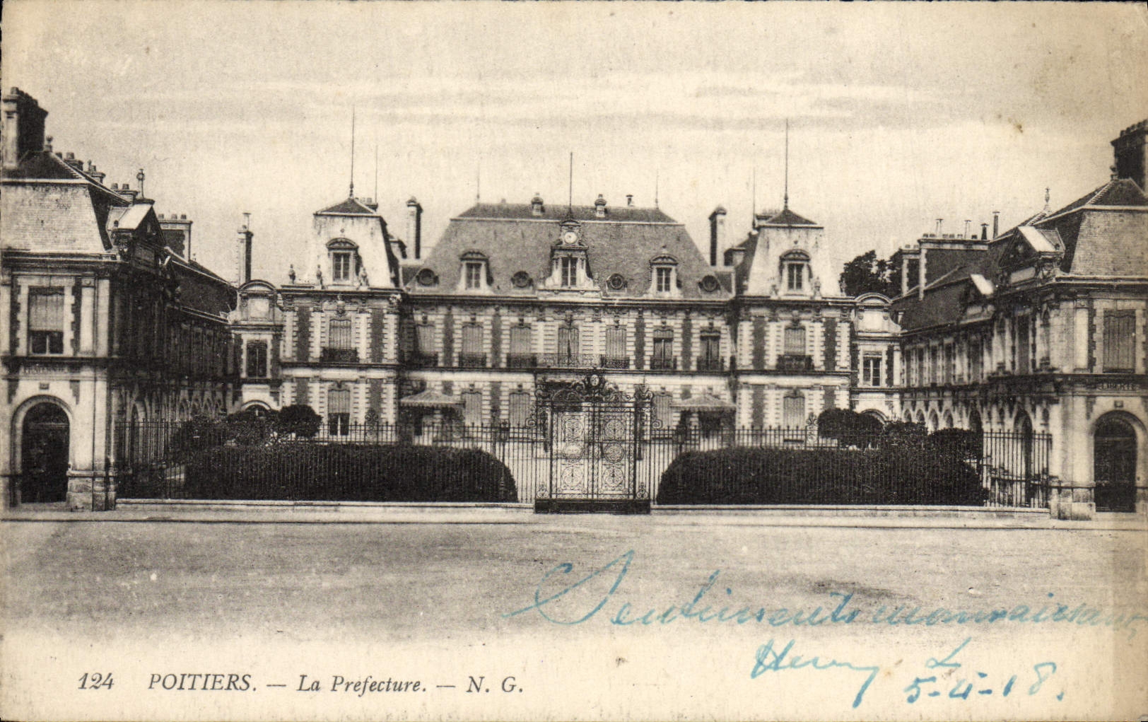 CPA Poitiers La Prefecture 