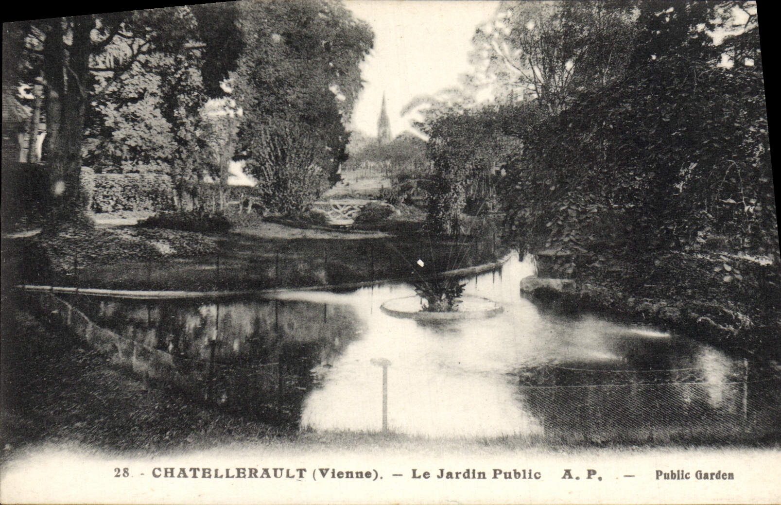 CPA Chatellerault Le Jardin Public