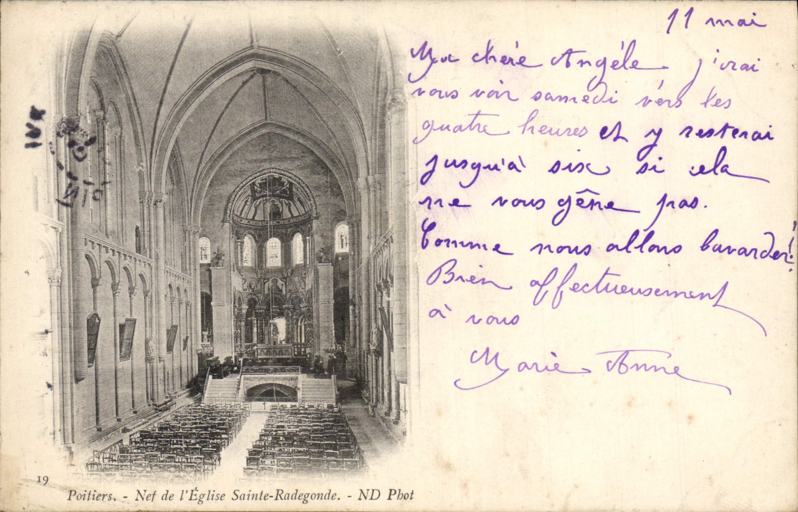 CPA Poitiers Nef de l'Eglise Sainte Radegonde