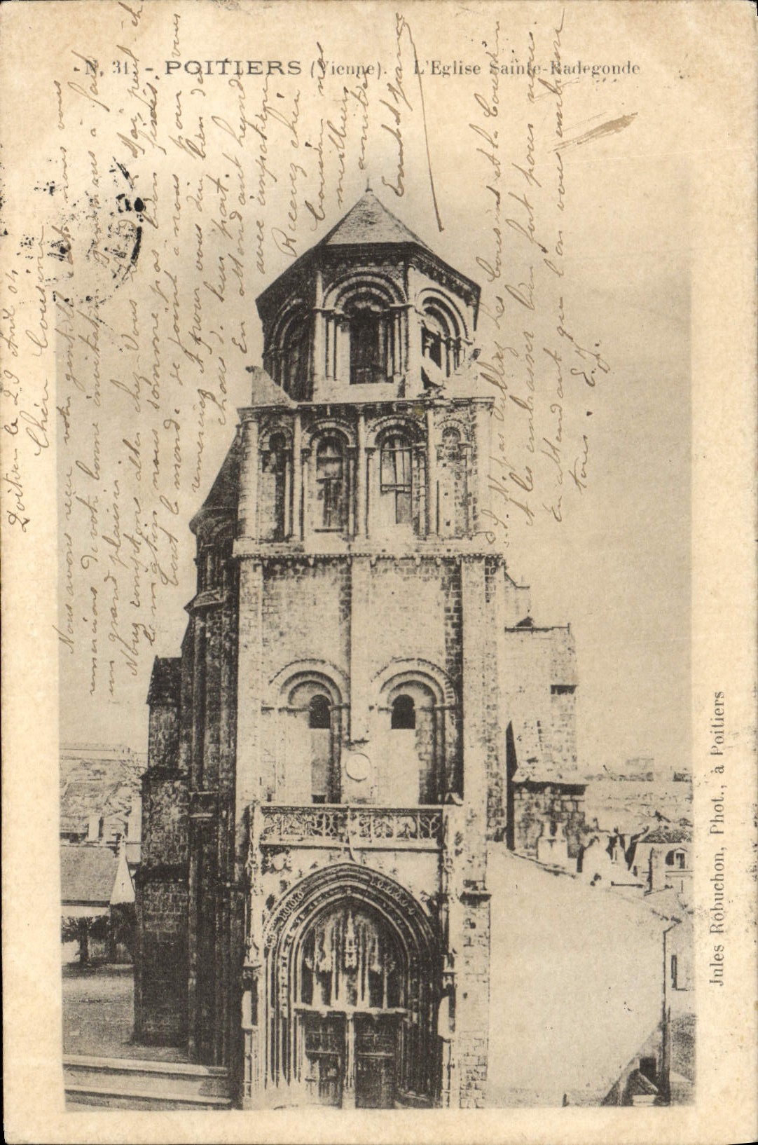 CPA Poitiers L'eglise Sainte Radegonde