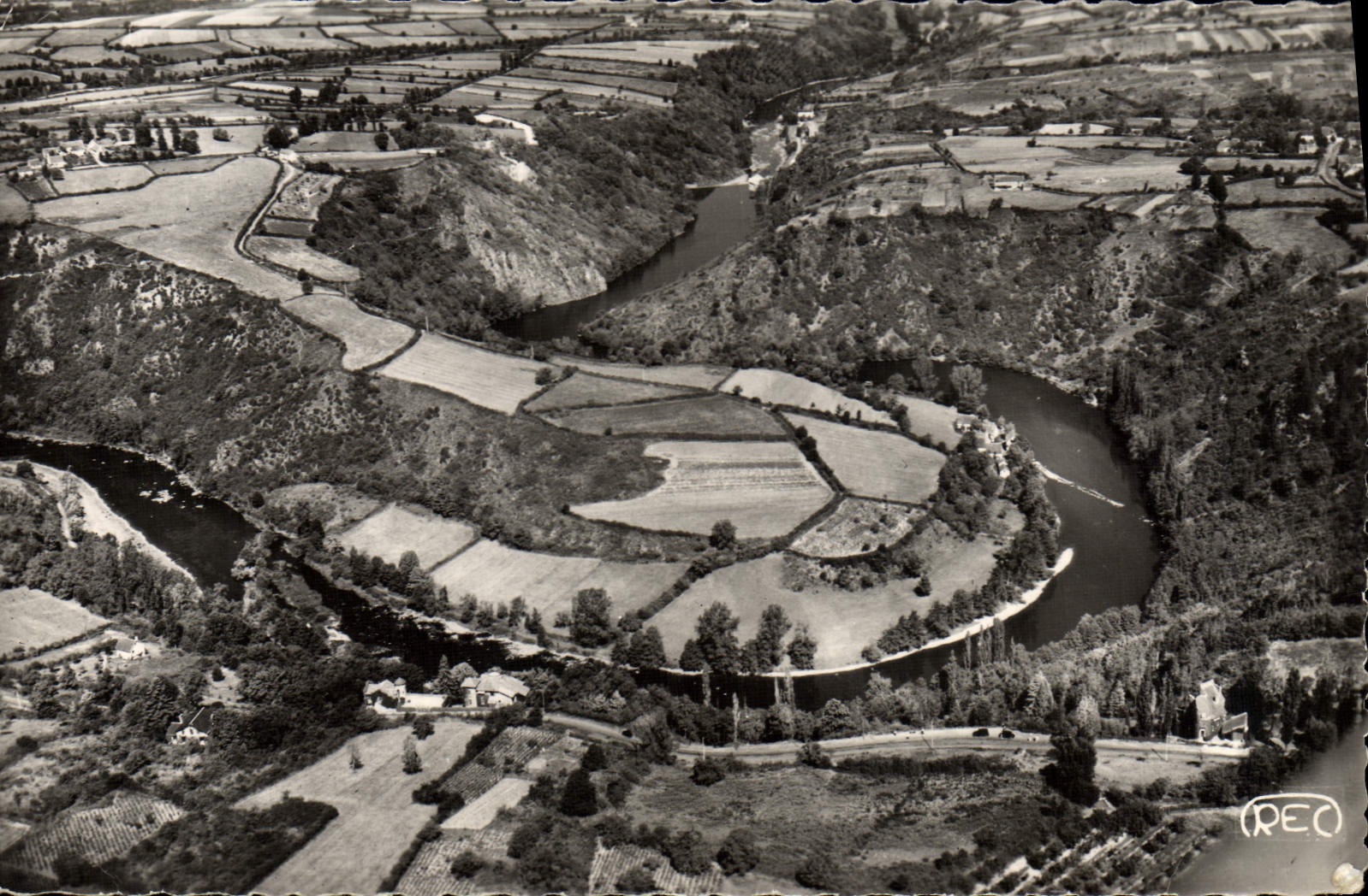 MODERN CARD Hollow Picturesque Air Sight the Loop of Hollow in front of the Village of the Pine