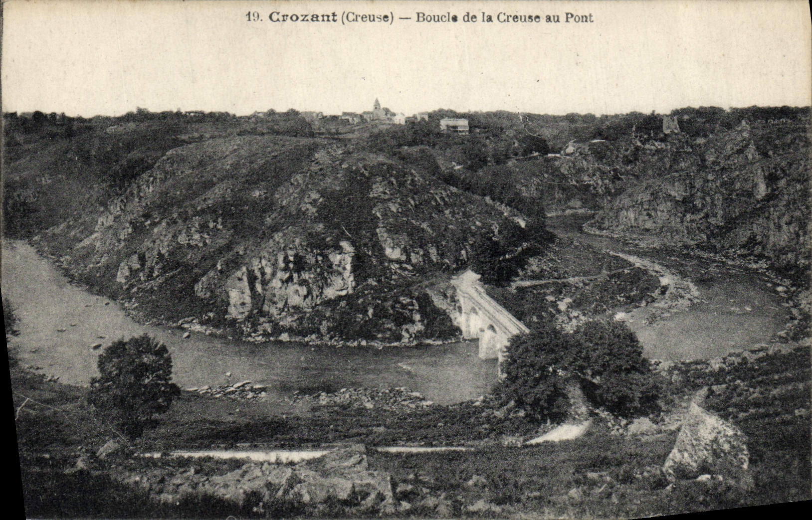 VINTAGE POSTCARD Crozant Buckles the Hollow one with the Bridge