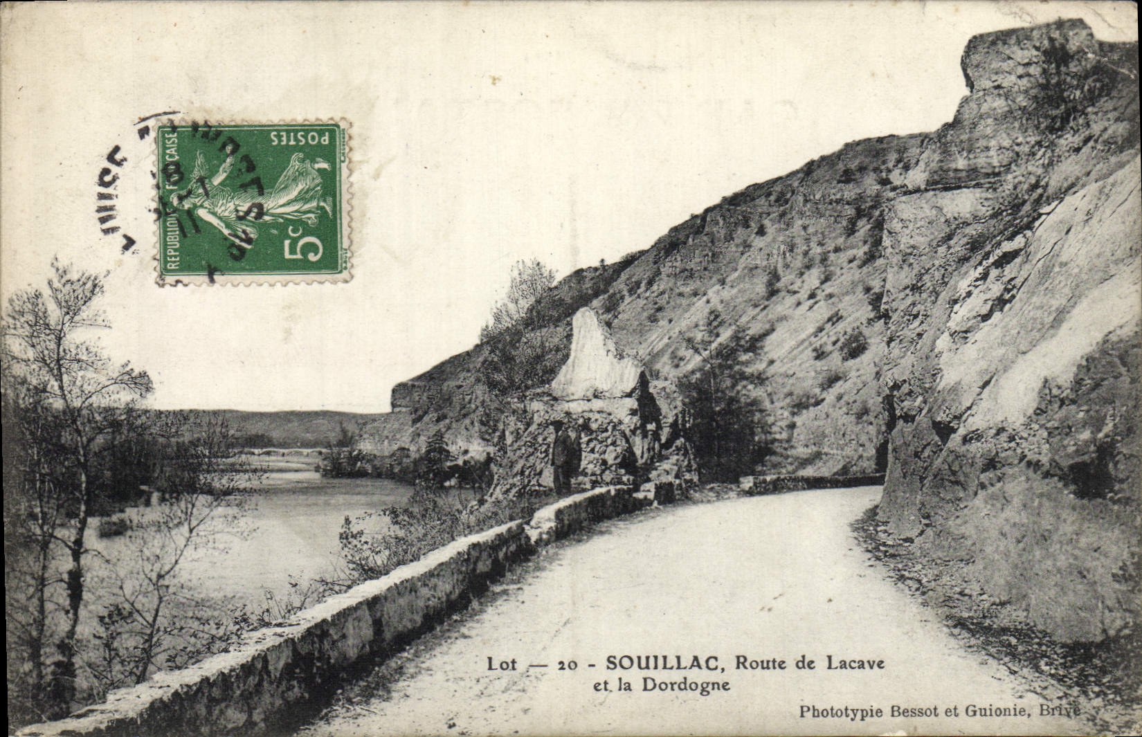 CPA Souillac Route de Lacave et la Dordogne