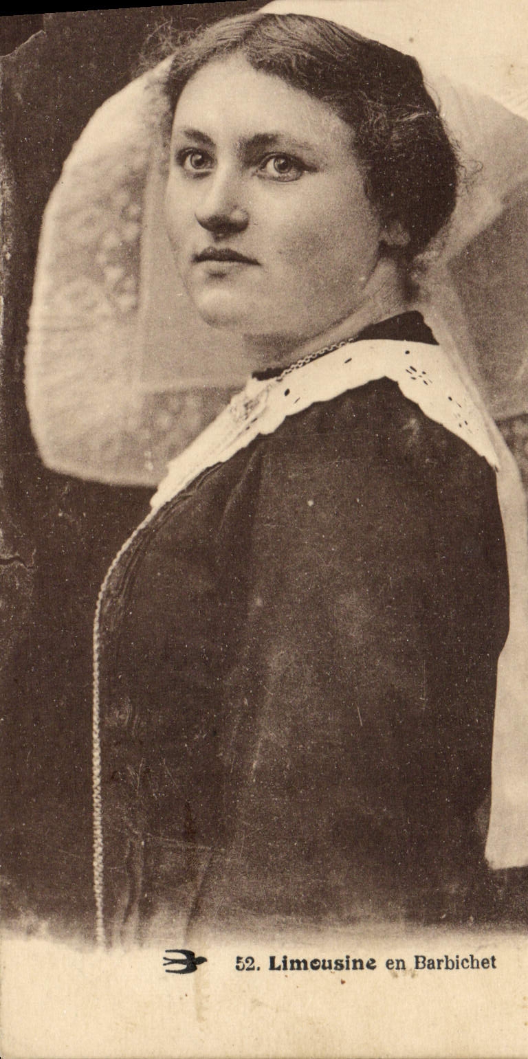 CPA Limousine en Barbichet Folklore Femme
