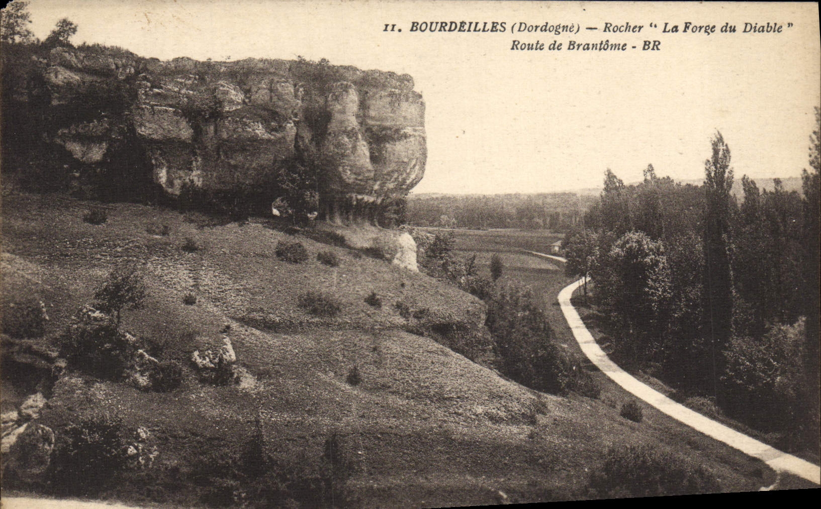 CPA Bourdeilles Rocher La Forge du Diable Route de Brantome