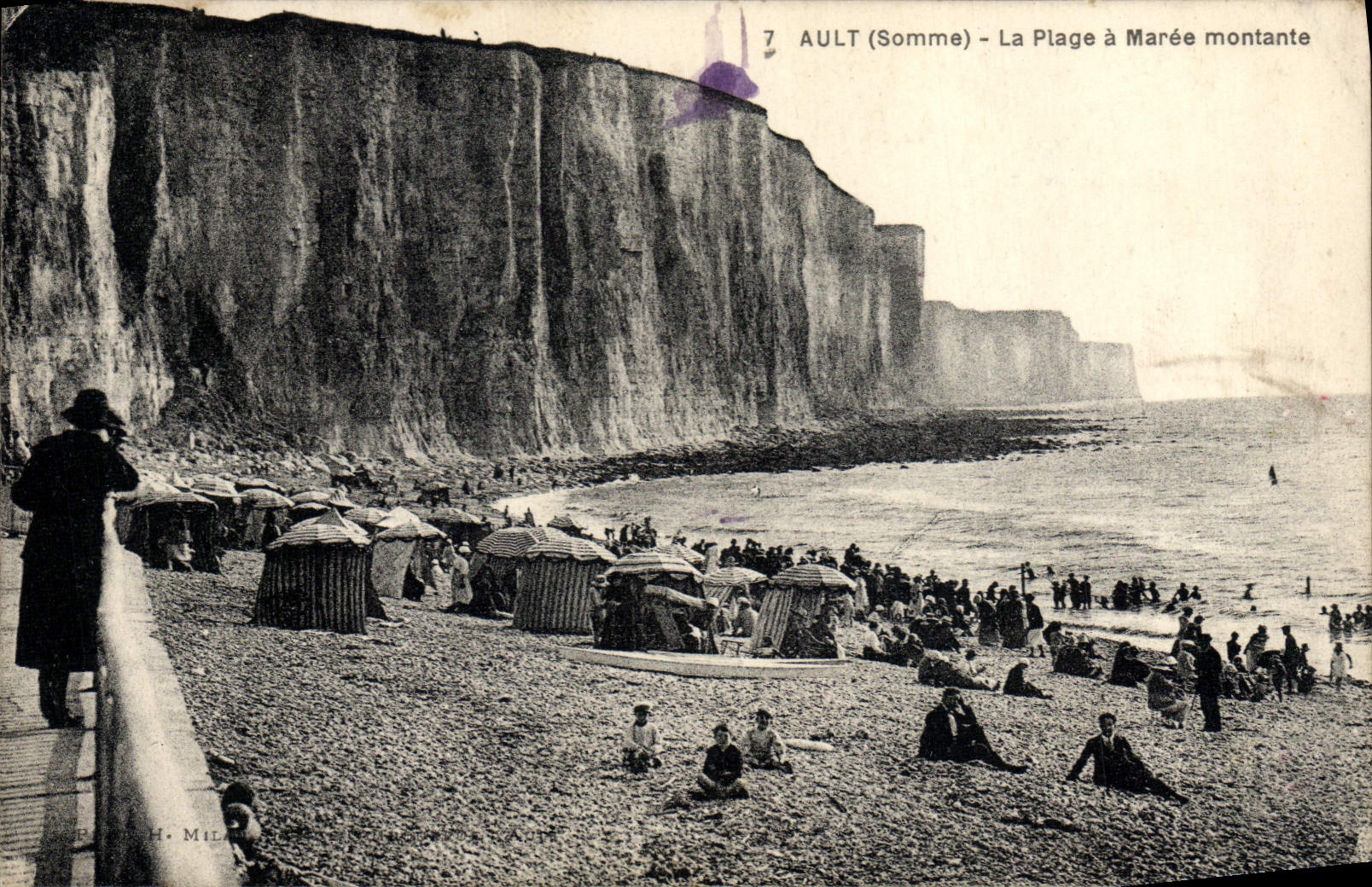 VINTAGE POSTCARD Ault the Beach has rising Maree