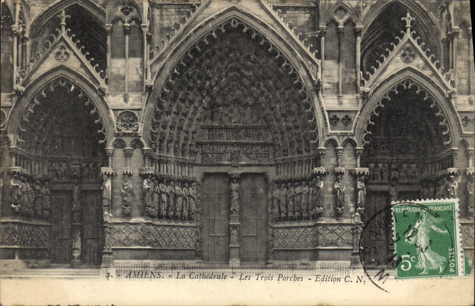 VINTAGE POSTCARD Amiens the Cathedral Three Porches