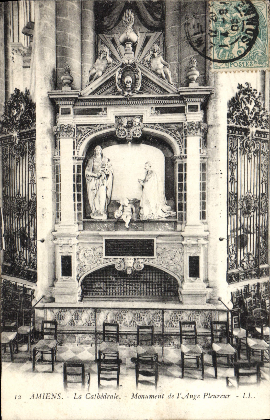 CPA Amiens La Cathedrale Monument de l'Ange Pleureur 