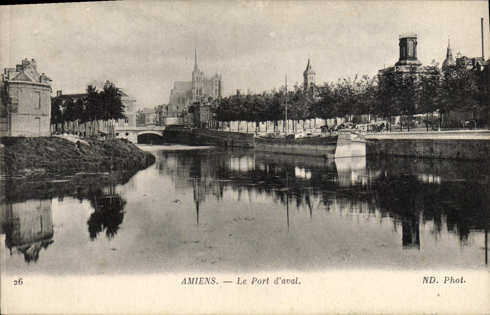 VINTAGE POSTCARD Amiens the Port of Downstream