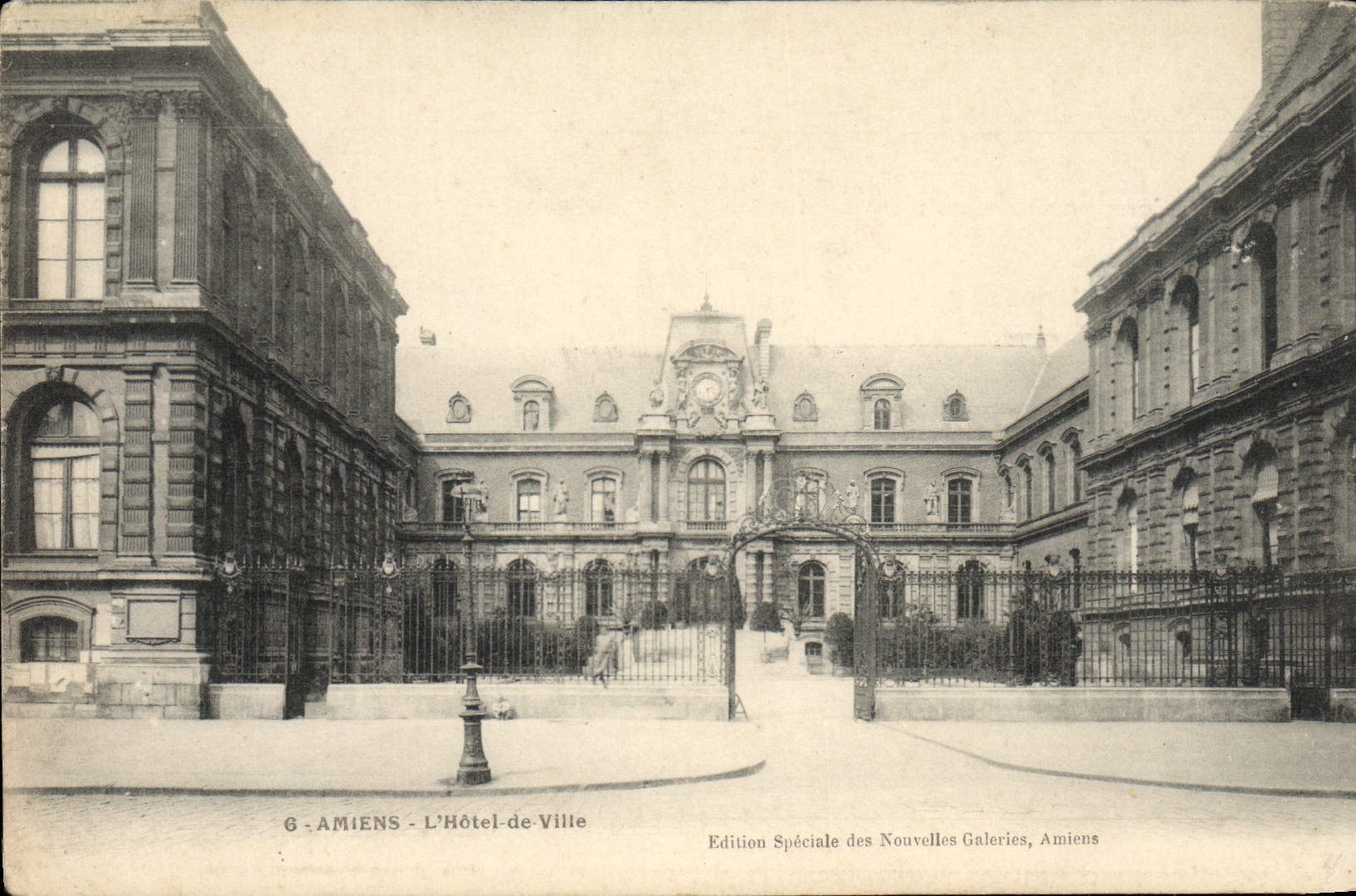 CPA Amiens L'Hotel de Ville