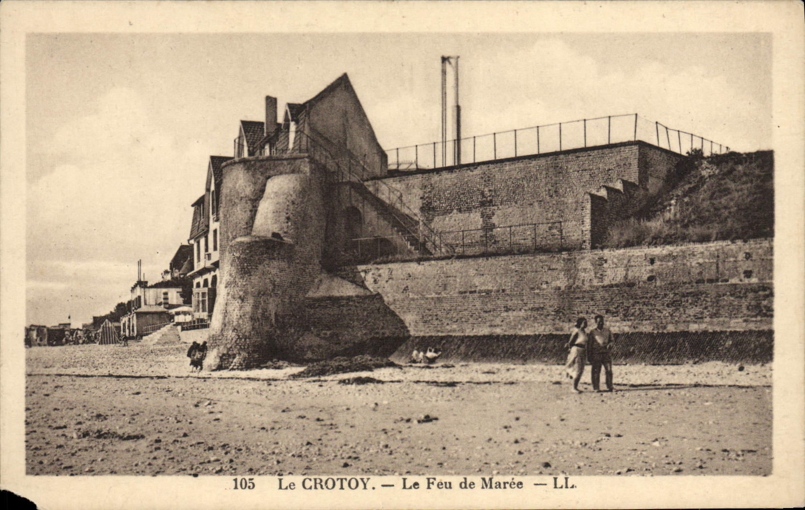 VINTAGE POSTCARD Crotoy the Fire of Tide