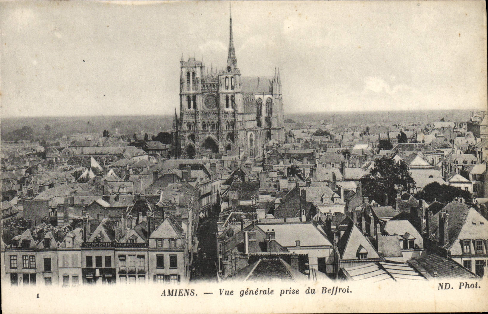 CPA Amiens Vue Generale Prise du Beffroi