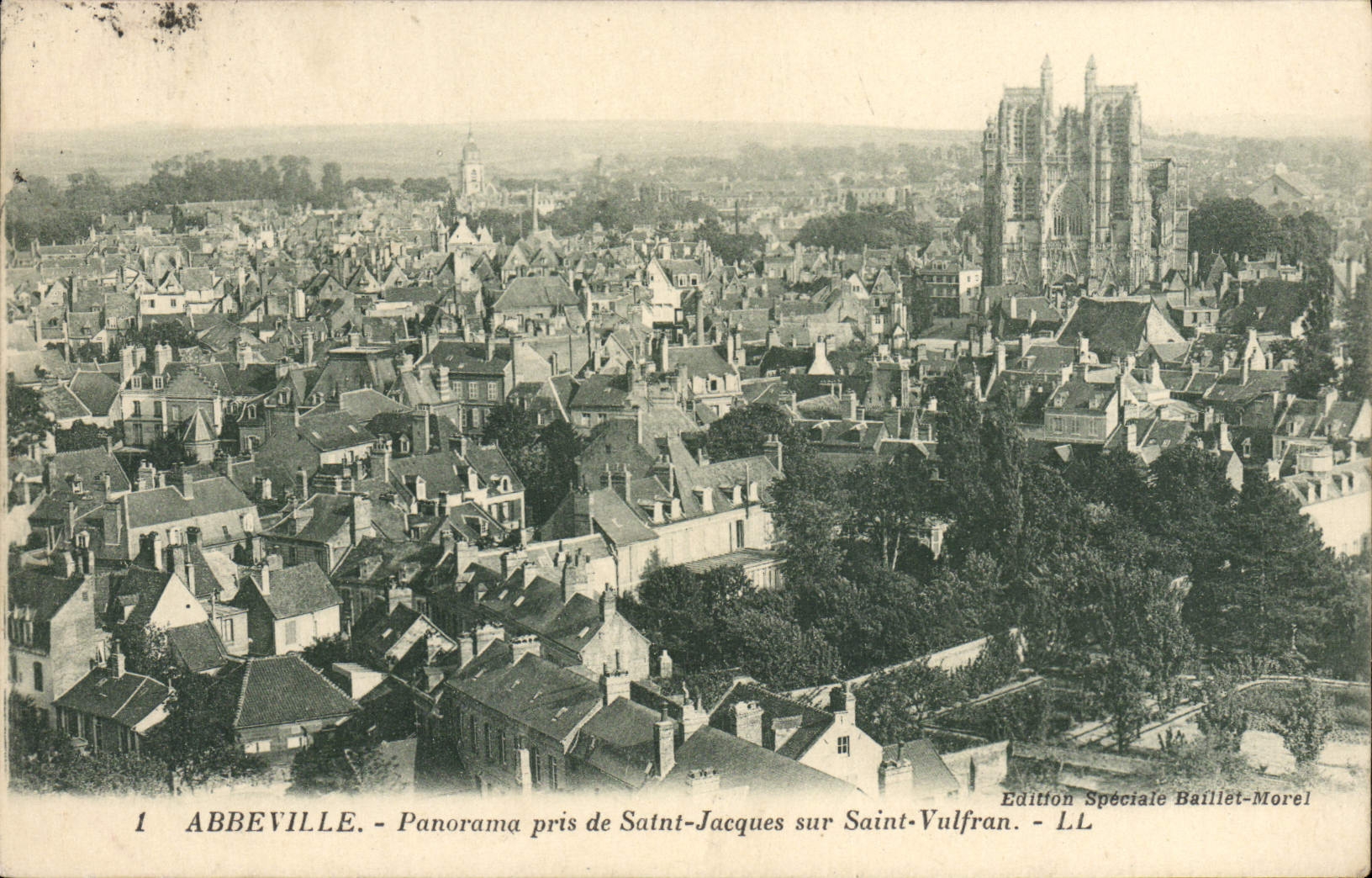 CPA Amiens Panorama pris de Saint Jacques sur Saint Vulfran