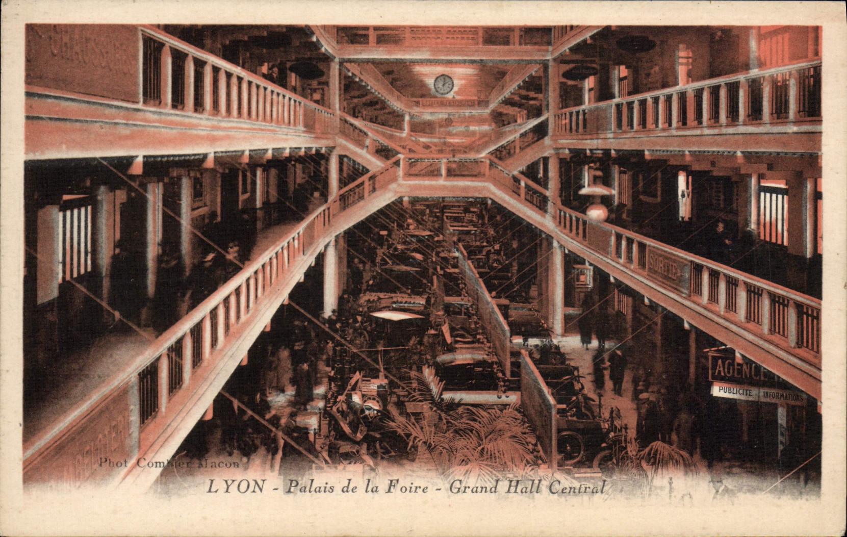 Paladar de Lyon de la POSTAL de la VENDIMIA del Pasillo central grande justo