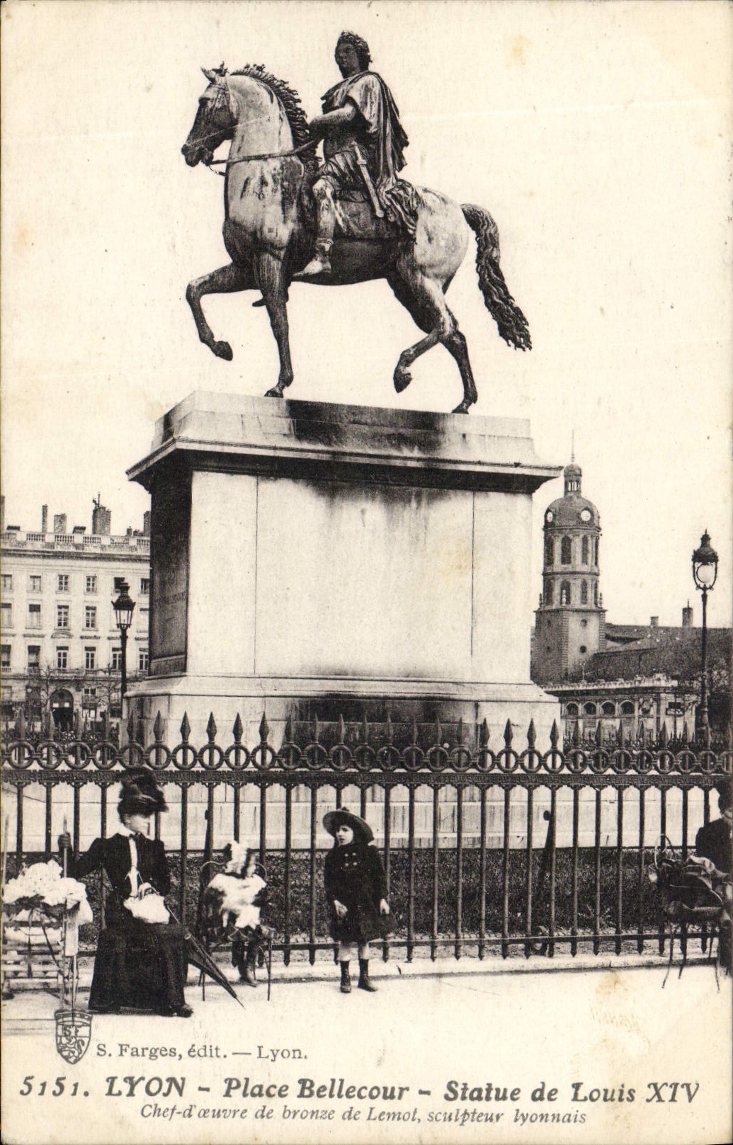 CPA Lyon Place Bellecour Statue de Louis XIV