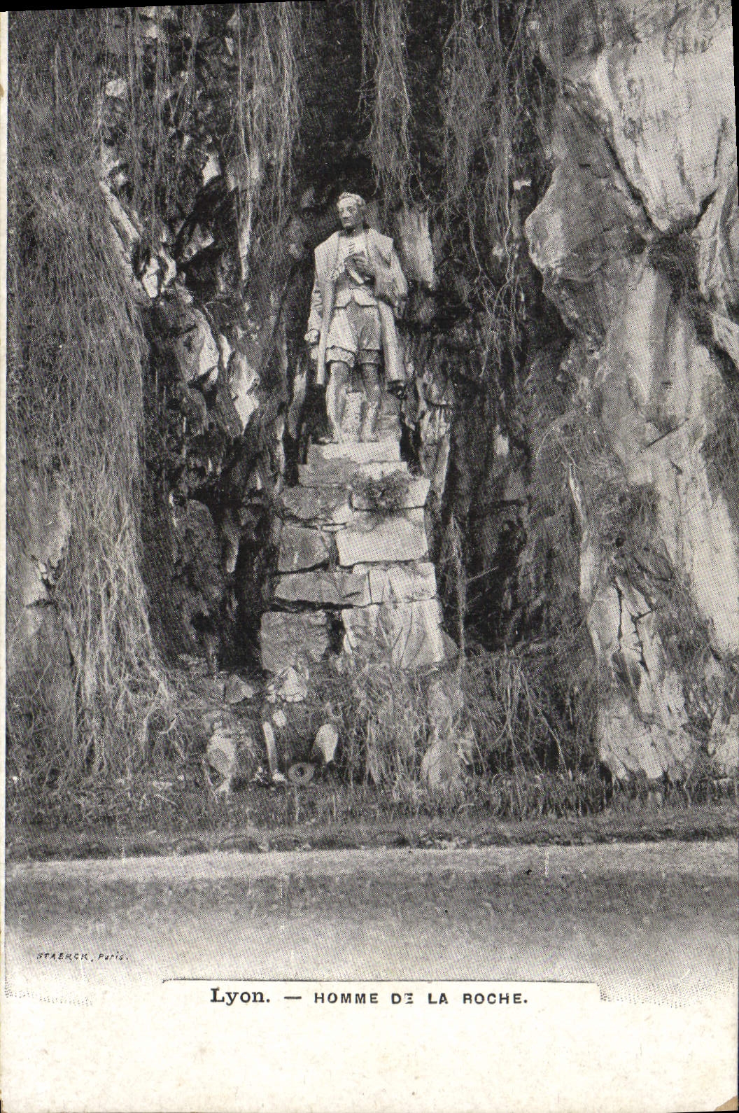 CPA Lyon Homme De La Roche