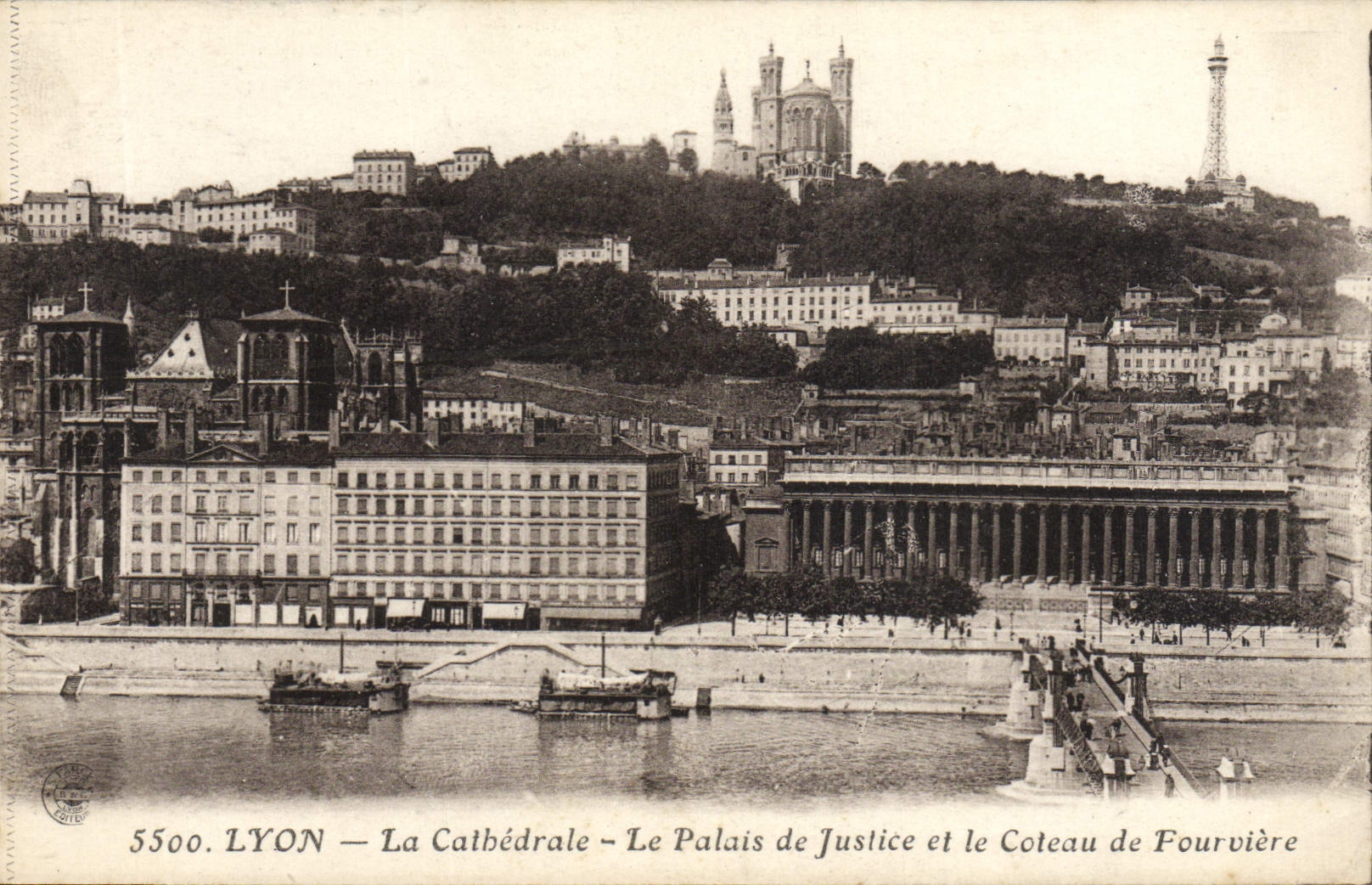 CPA Lyon La Cathedrale Le Palais de Justice et le Coteau de Fourviere