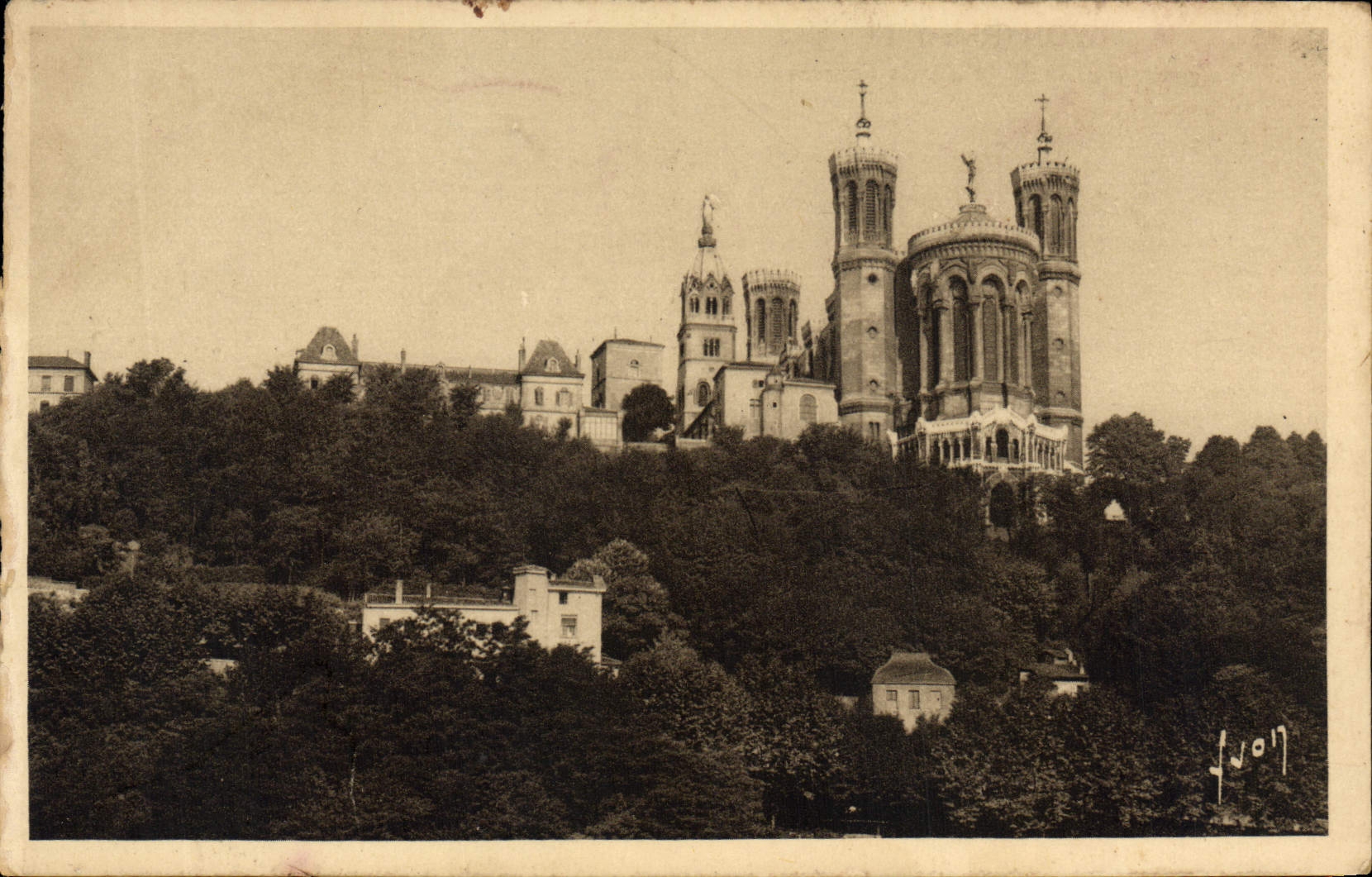 CPA Lyon Abside de la Basilique de ND de Fourviere
