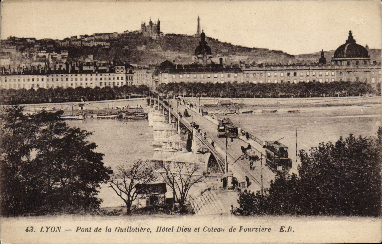 Puente de Lyon de la POSTAL de la VENDIMIA de dios del hotel de Guillotiere y cuesta de Fourviere