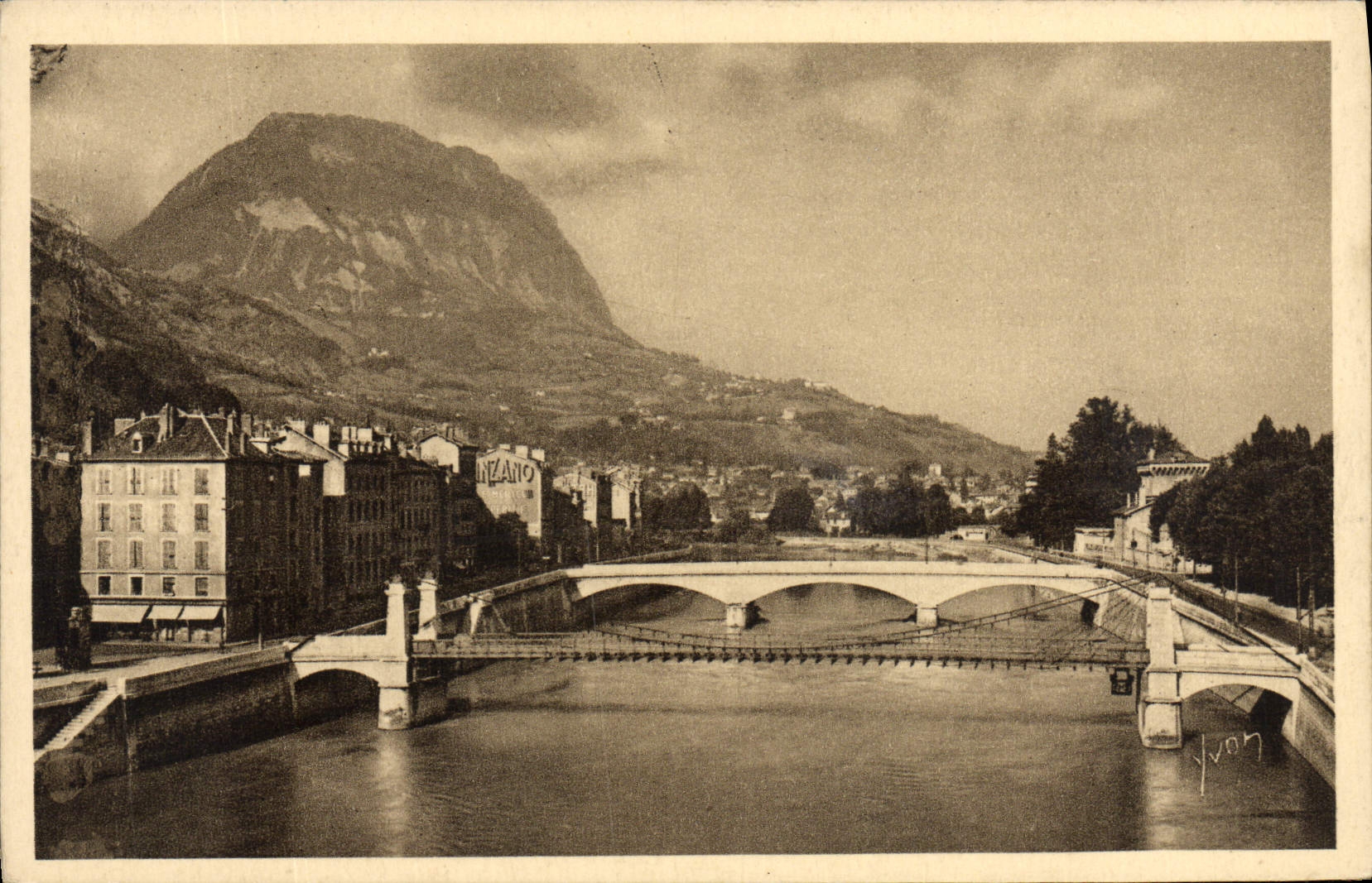CPA Grenoble Vue Generale Sur les Quais la Tronche et le Saint Eynard