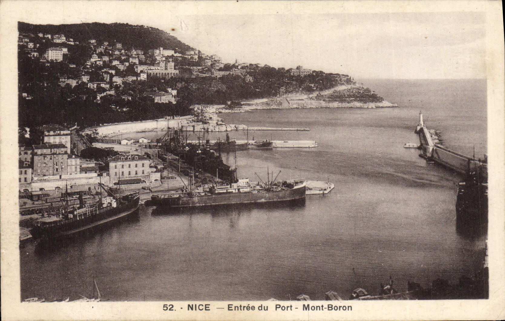 La POSTAL de la VENDIMIA entró en Niza de los barcos portuarios del boro del montaje