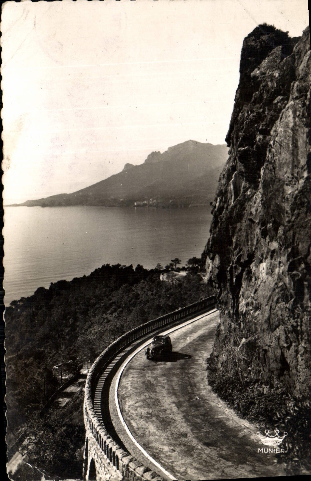 CPM La Corniche d'Or La route du bord de mer entre Theoule et Le Trayas