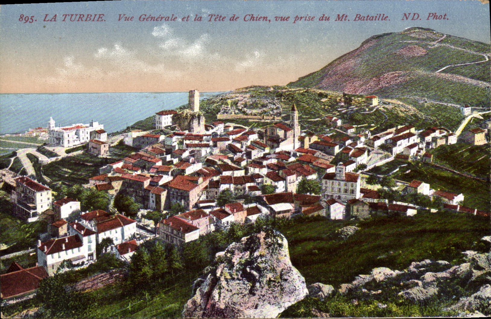 CPA La Turbie Vue generale et la Tete de Chien vue prise du Mt Bataille