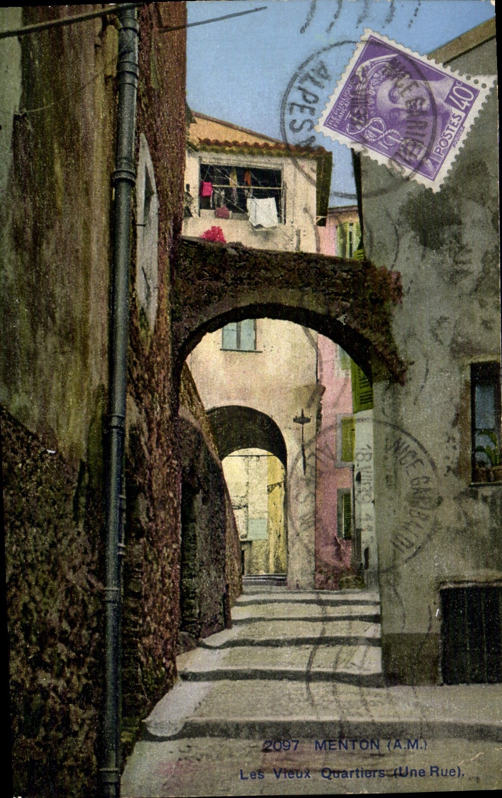 Funcionamientos de la POSTAL de la VENDIMIA Menton viejos una calle