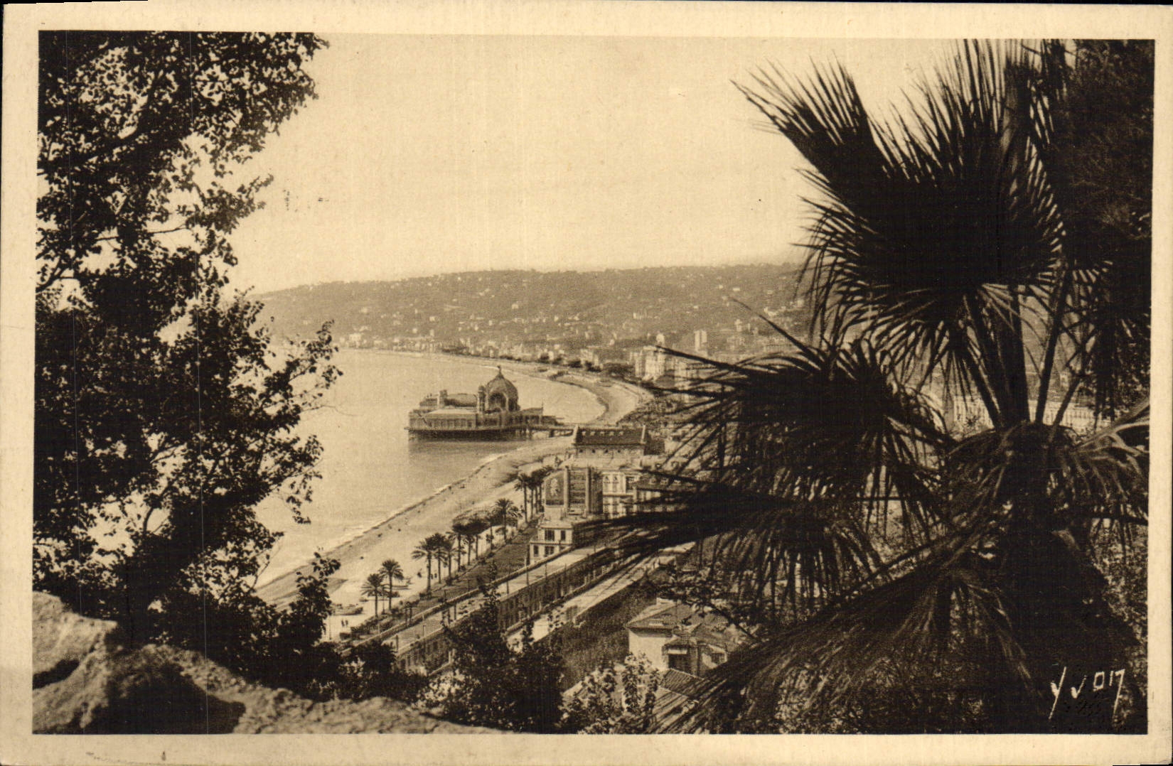 Opinión panorámica de la POSTAL de la VENDIMIA Niza tomada de la cascada del castillo
