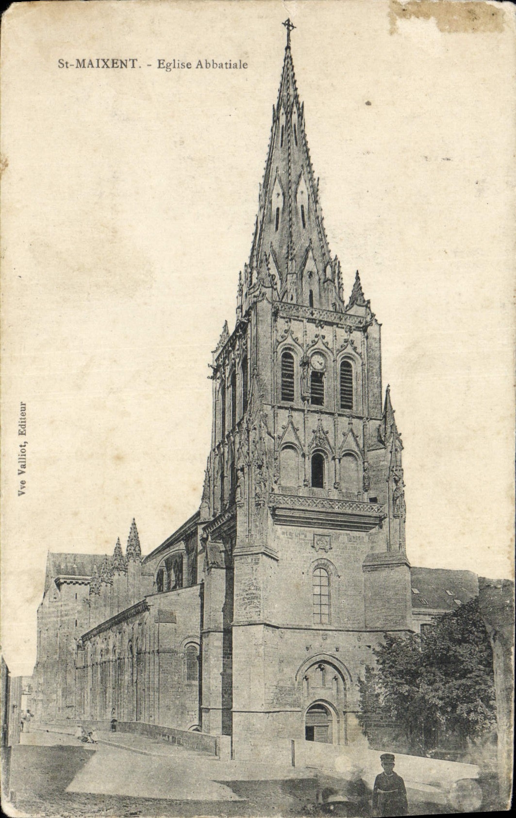 CPA St Maixent Eglise Abbatiale