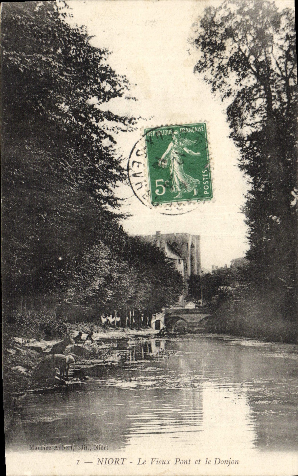 VINTAGE POSTCARD Niort the old bridge and the keep