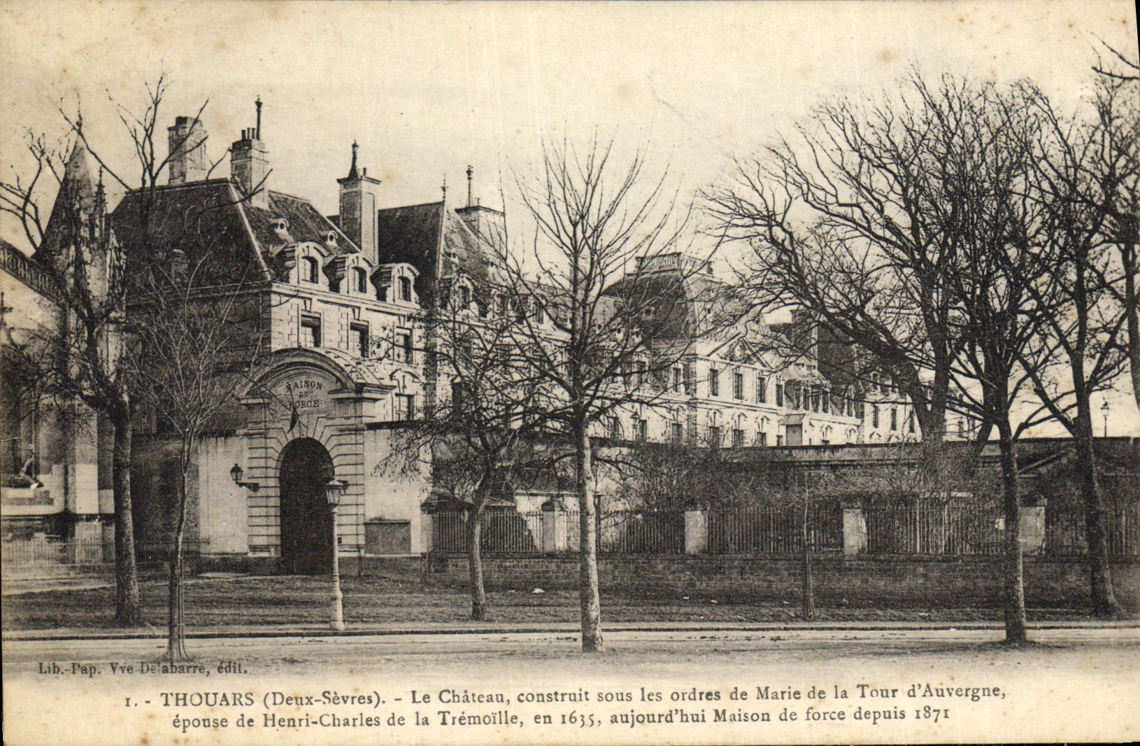 VINTAGE POSTCARD Thouars the Castle