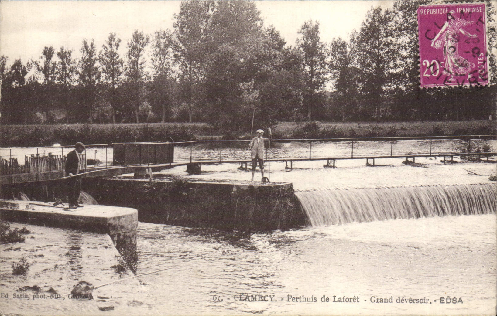 VINTAGE POSTCARD Clamecy Perthuis de Laforet Grand outfall Fishes sinning