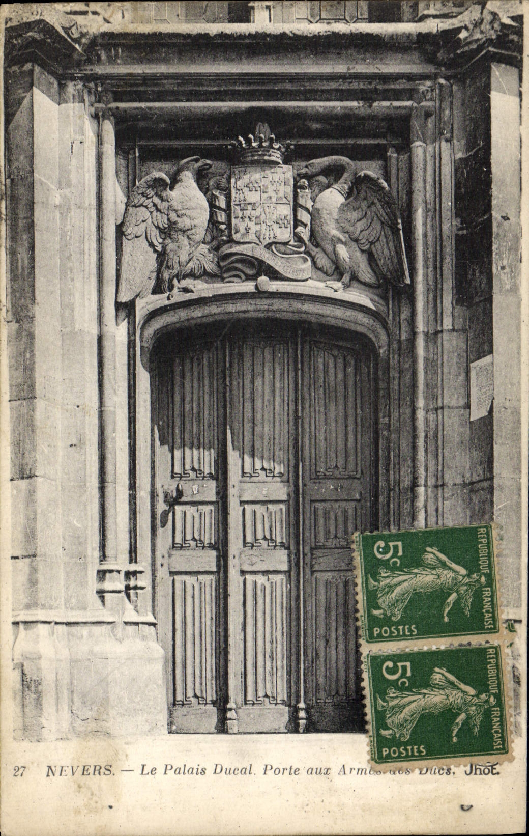 POSTAL Nevers de la VENDIMIA que el paladar ducal lleva a las armas de los duques