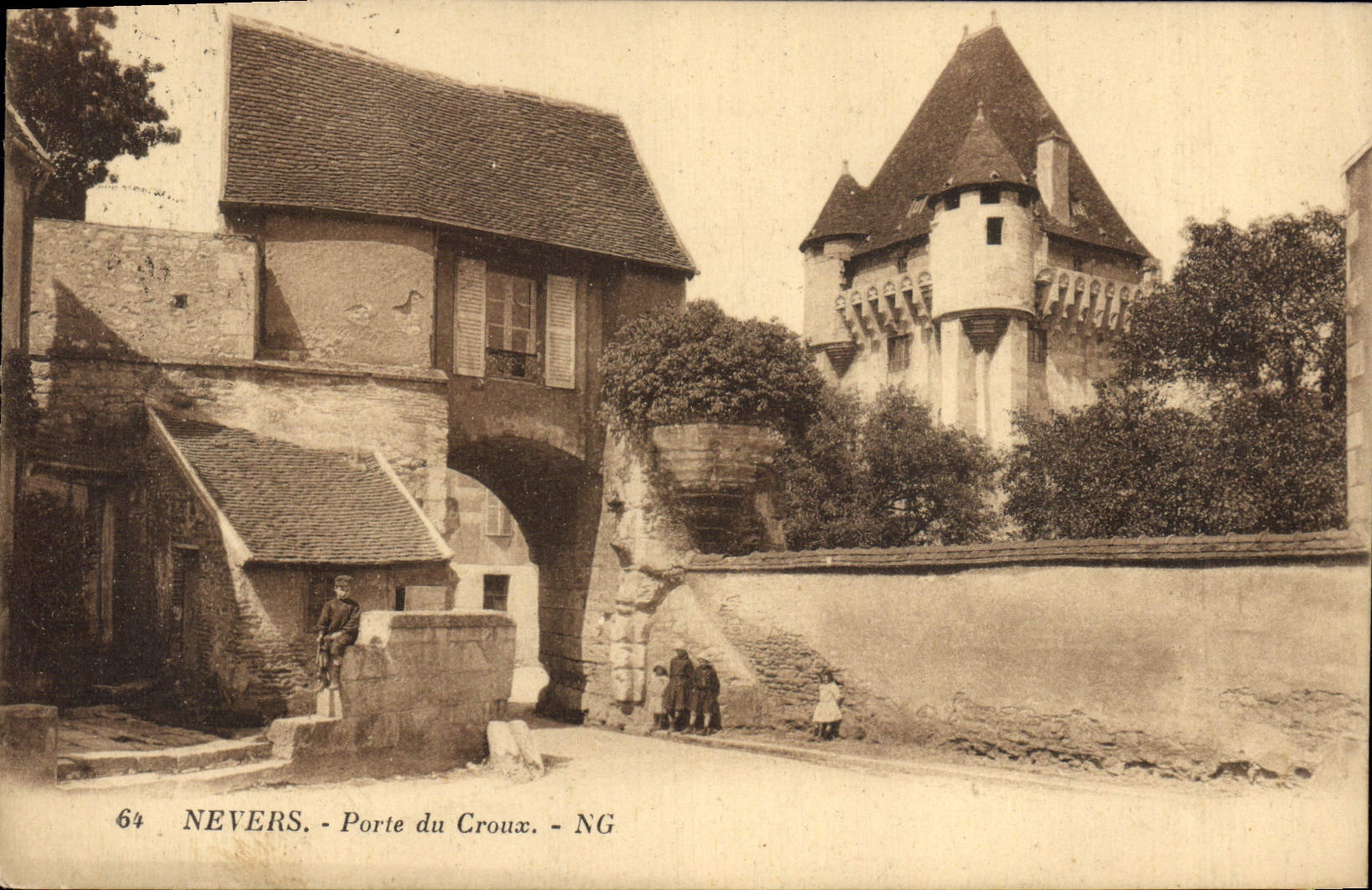 La POSTAL Nevers de la VENDIMIA lleva de Croux