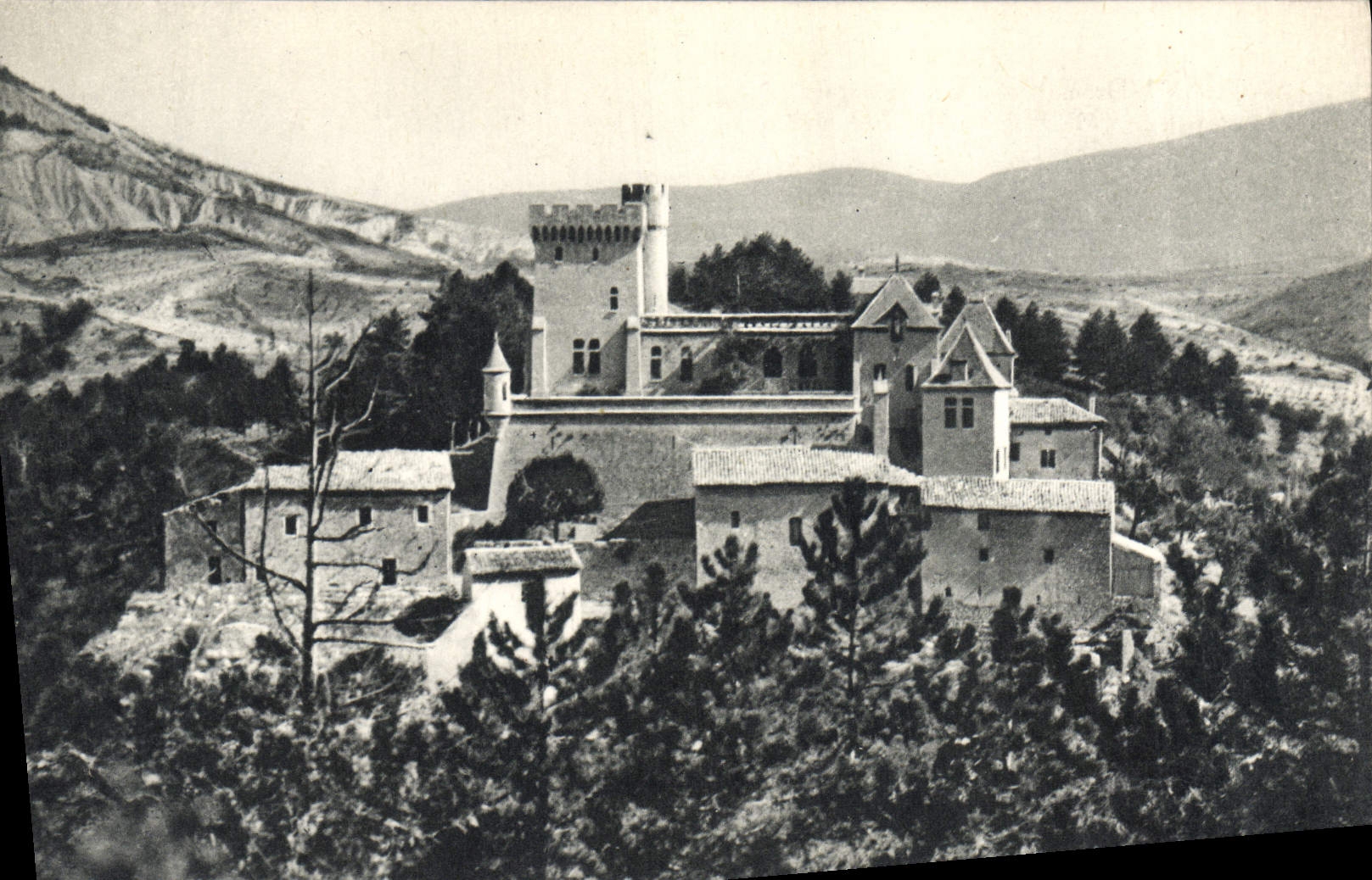 VINTAGE POSTCARD Aulan View the Castle