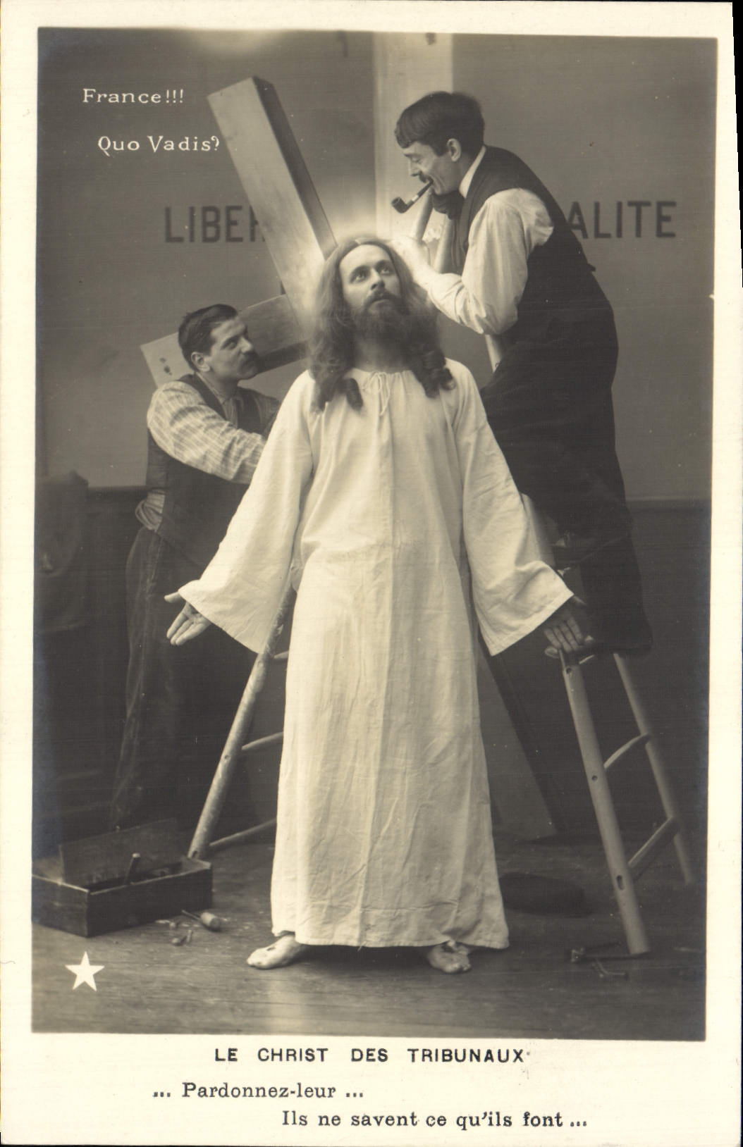 CPA Le Christ Des Tribunaux