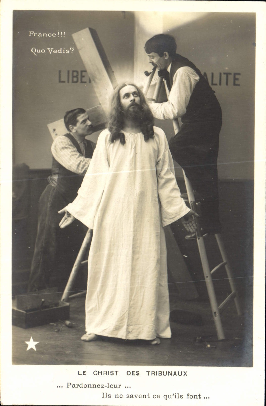 CPA Le Christ Des Tribunaux