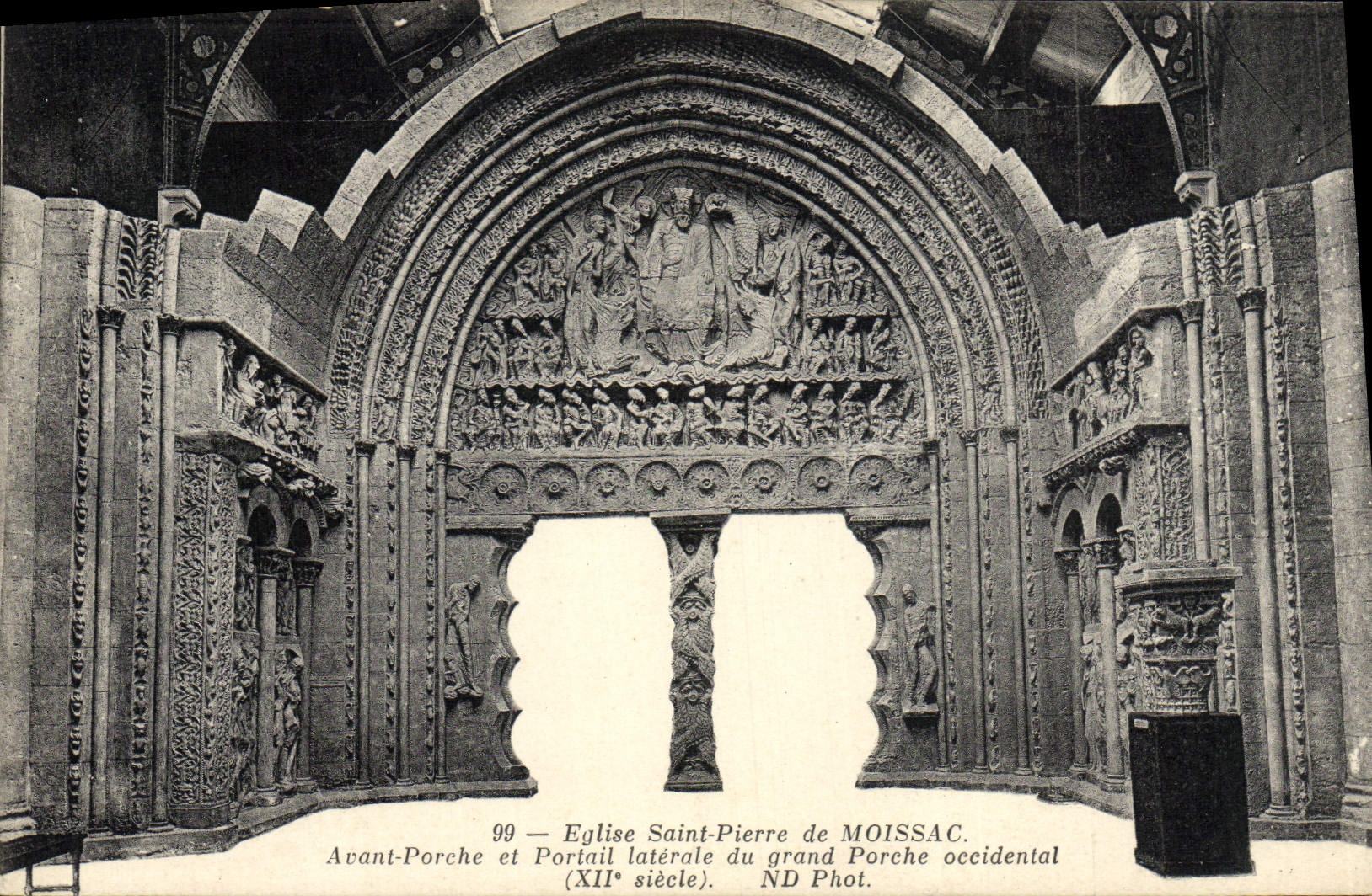 Saint Pierre de la iglesia del lado de la POSTAL de la VENDIMIA de Moissac antes del pórtico y de la puerta del pórtico occidental grande