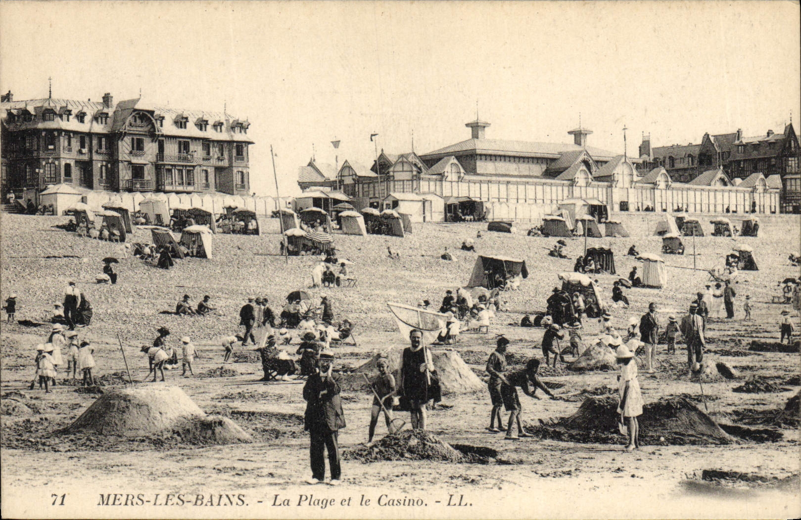 VINTAGE POSTCARD Seas Les Bains the Beach and the Casino
