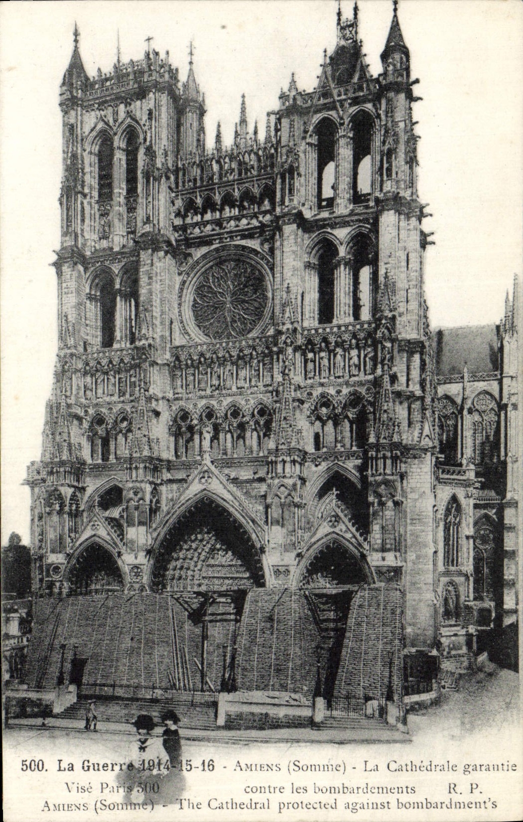CPA Amiens La Cathedrale Militaria