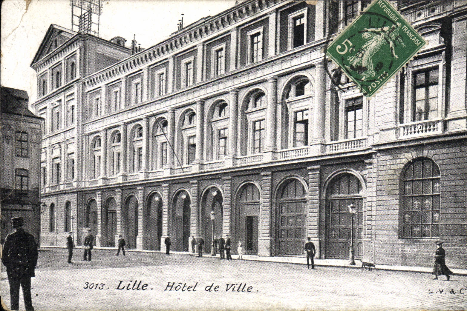 VINTAGE POSTCARD Lille Town hall