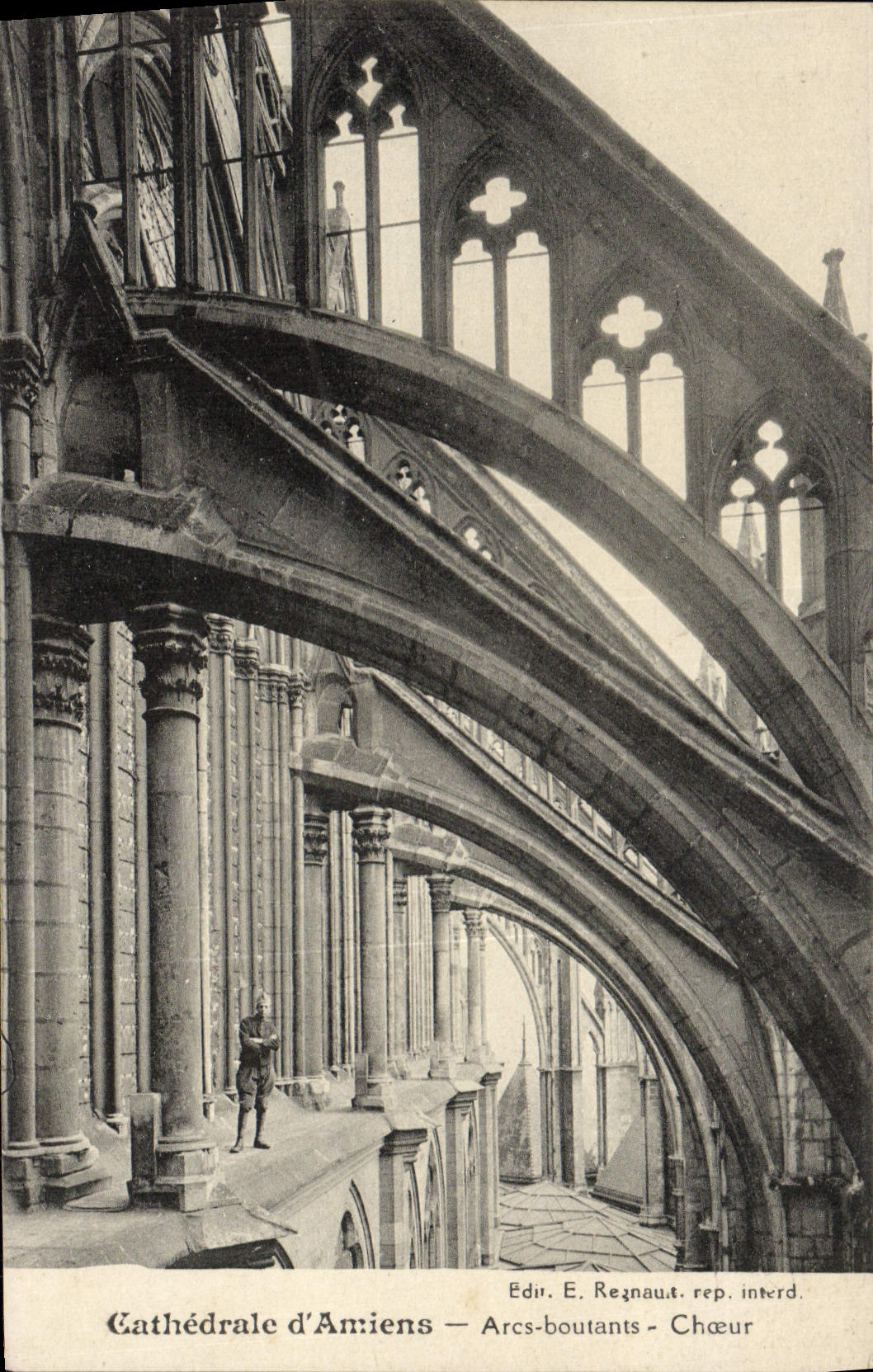 VINTAGE POSTCARD Cathedral of Amiens paring Arcs Chorus